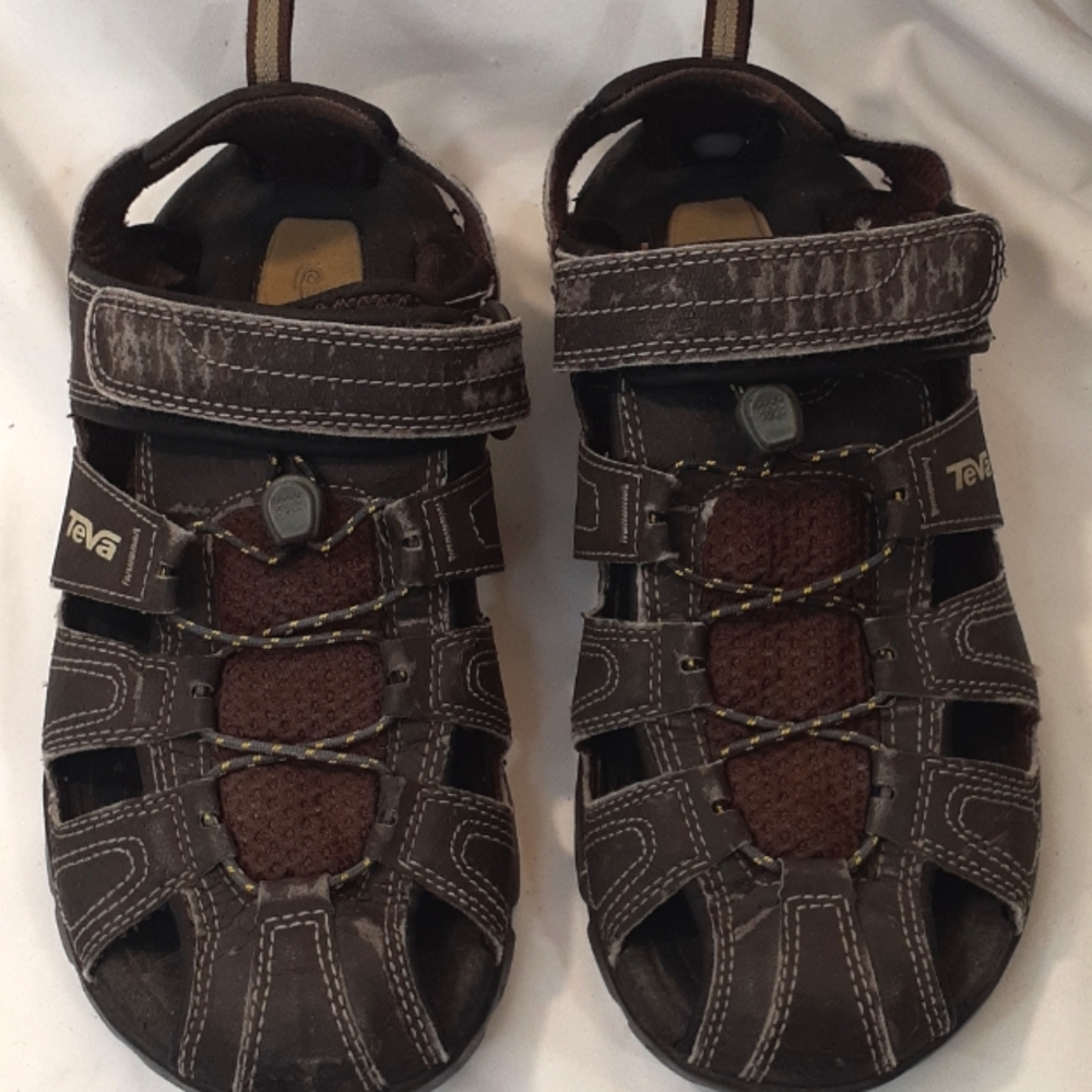 Teva Men's Forebay Sandals. Coffee Brown. Model 1001116.